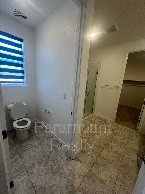 Building Photo - 1740 Lacey Ave