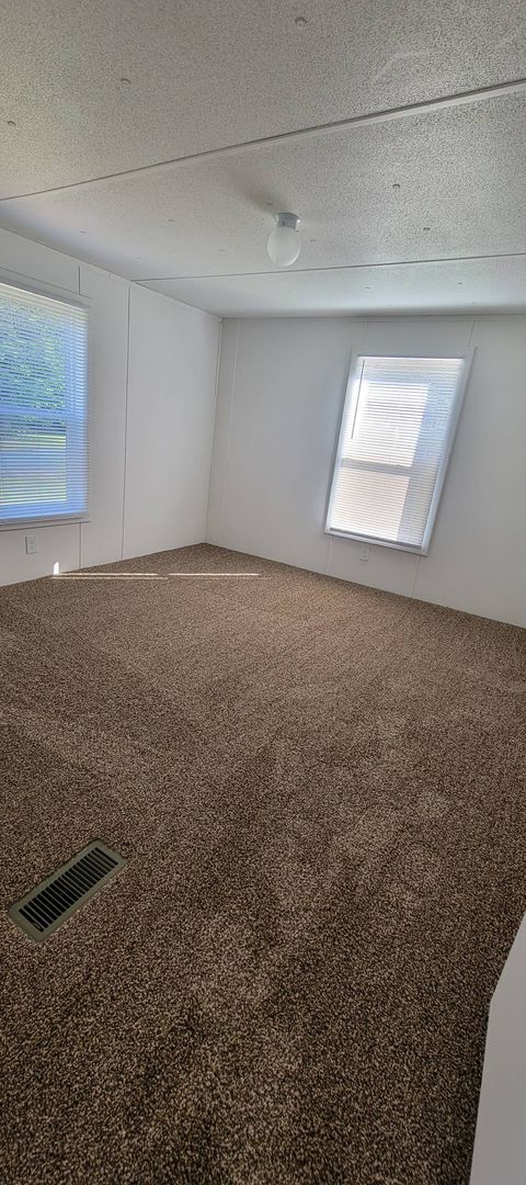 Building Photo - Ready to Move in