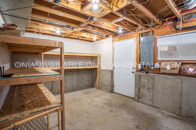 Building Photo - 893 N 500 E