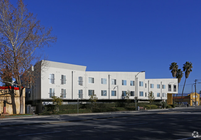 Building Photo - Curtner Studios