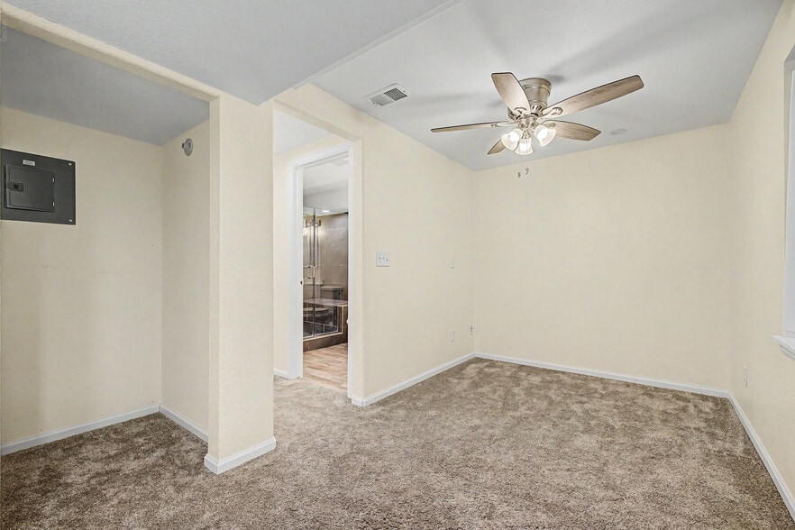 Building Photo - 9917 Aftonwood St