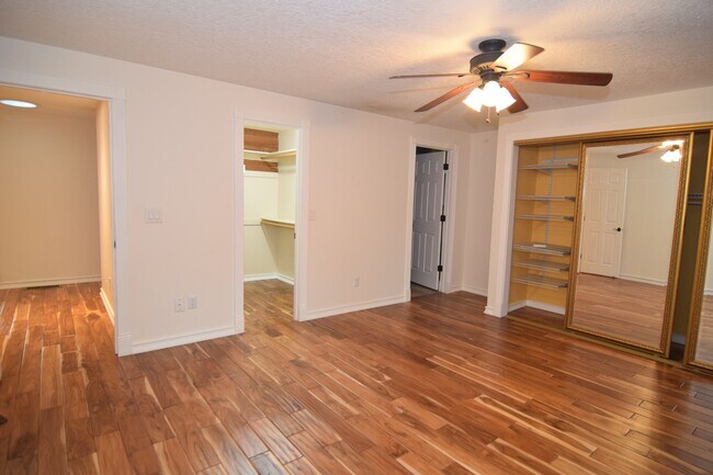 Building Photo - 17927 Ridge Lake Dr