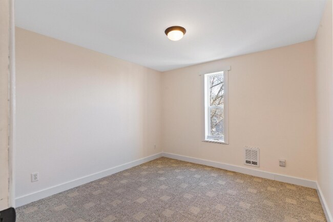 Building Photo - 3209 Hoyt Ave