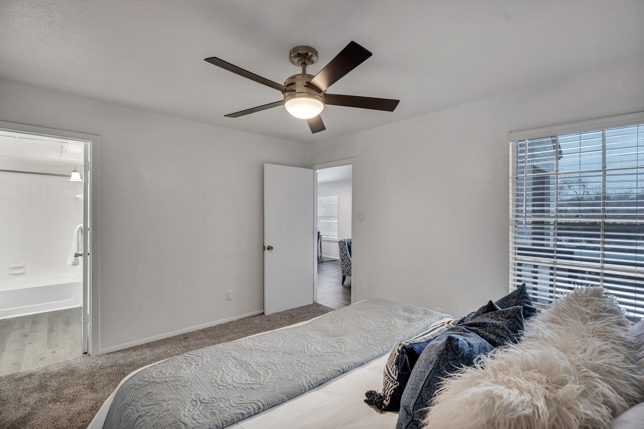 Building Photo - 1735 Rutland Dr