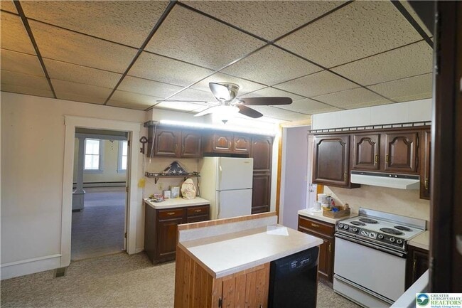 Building Photo - 655 Birch Dr