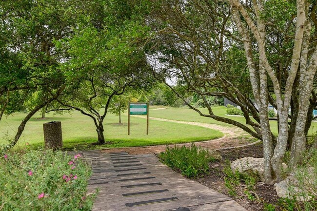 Building Photo - 9281 Scenic Bluff Dr