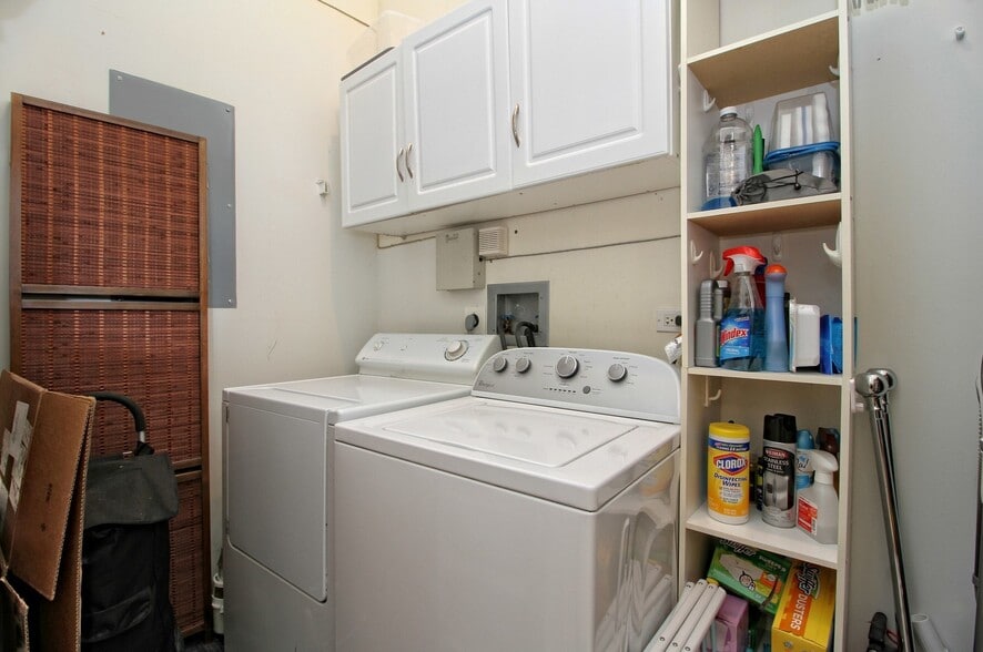 Building Photo - 547 S Clark St