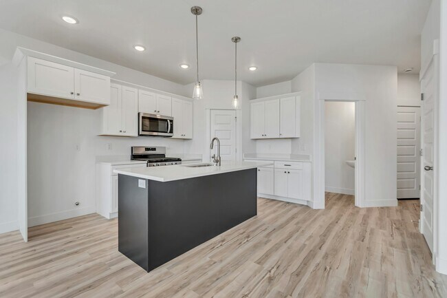 Primary Photo - 4650 Alder Dr