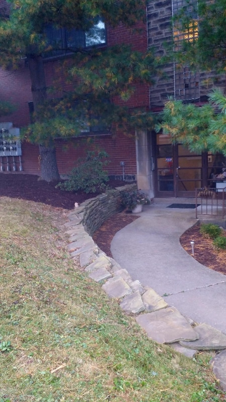 Building Photo - 1 Glen Elm Dr