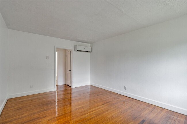 Building Photo - Spacious 1-Bedroom in Convenient Chattanoo...