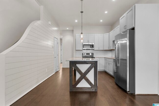 Building Photo - 1348 Calash Ave