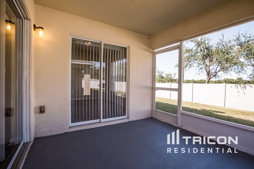 Building Photo - 2233 Roanoke Springs Dr