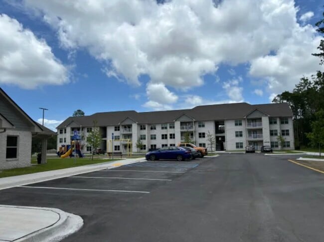 Building Photo - 800 Winding Rd