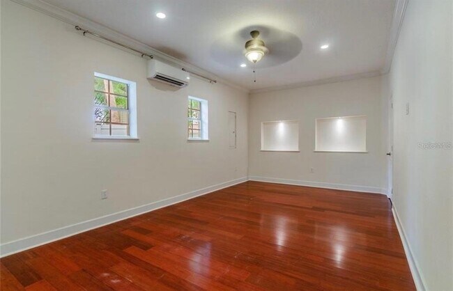 Building Photo - 131 S Arrawana Ave