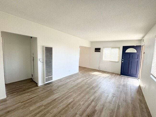 Building Photo - Clean and Lovely 2 Bedroom 1 Bathroom
