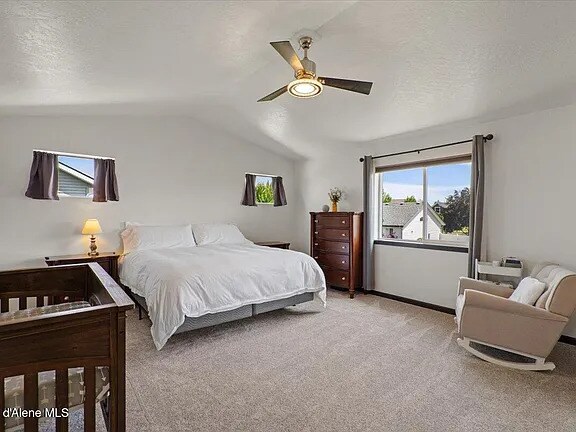 Building Photo - 1824 E Warbler Ln