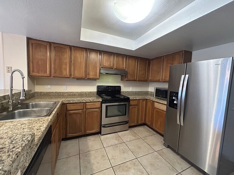 Building Photo - 505 E Kerry Ln