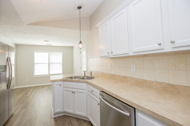 Building Photo - Charming 3 Bed, 2 Bath Rental Home in Raeford, NC - Don't Miss Out!