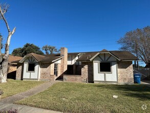 Building Photo - South Side Home