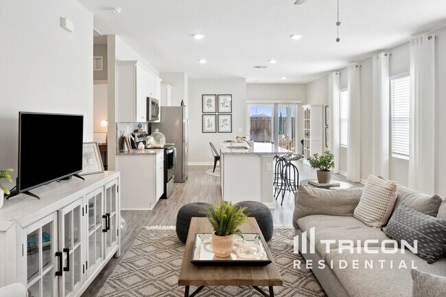 Building Photo - 14310 Palm Ridge