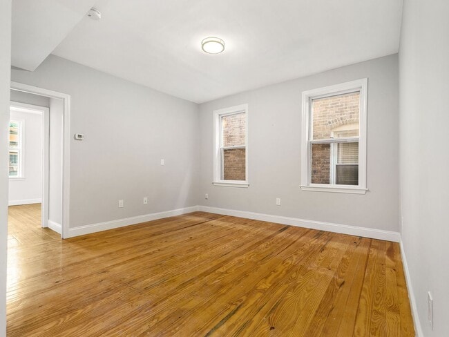 Building Photo - Charming 1 Bedroom-No Broker Fee