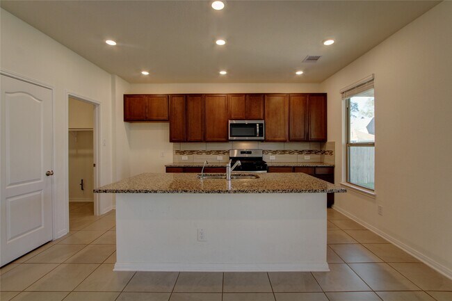 Building Photo - 4006 Shady Palmetto Dr