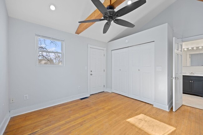 Building Photo - MADISONVILLE - Spacious 3 - 4 bedroom,  1 ...