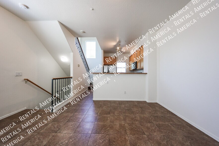 Building Photo - 747 N Port Dr
