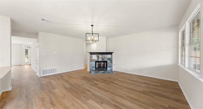 Building Photo - 412 Tamara Dr
