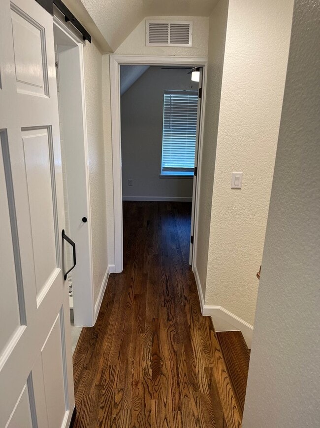 Building Photo - ALL PROSPECTIVE TENANTS MUST SUBMIT A $58 ...