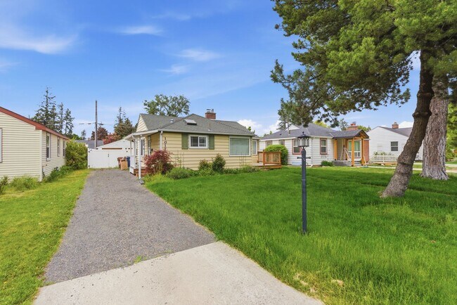Building Photo - Modern & Cozy Spokane Retreat | Prime Location Near South Hill