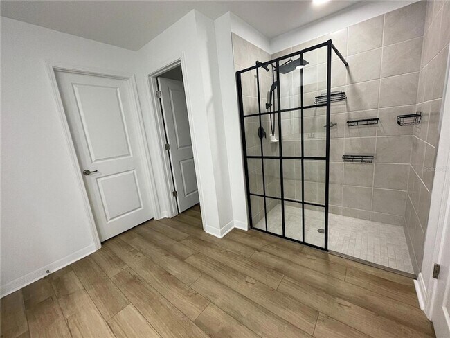 Building Photo - 112 Oakwood Ct