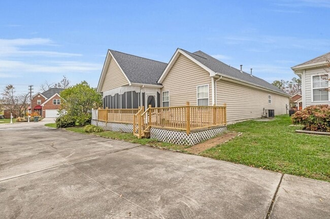 Building Photo - 2075 Igou Crossing Dr
