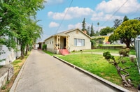 Building Photo - Newly Updated Oakland 3-Bed: Off-Street Pa...
