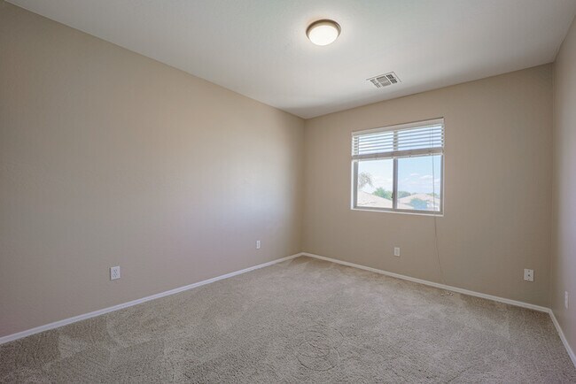 Building Photo - 5 bedroom Home1