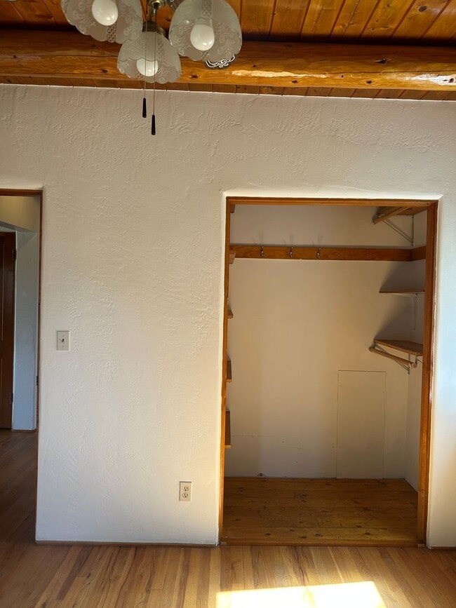 Building Photo - 1361 Santa Rosa Dr