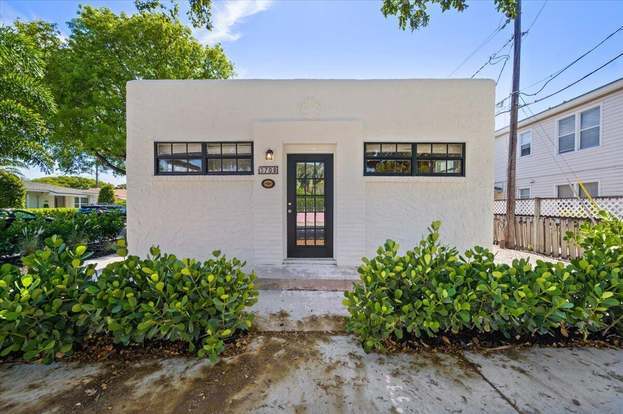 Building Photo - 301 Central Dr