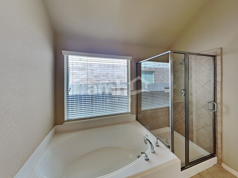 Building Photo - 13022 Golden Water Ct