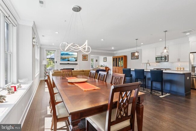 Building Photo - 45 Riverwalk