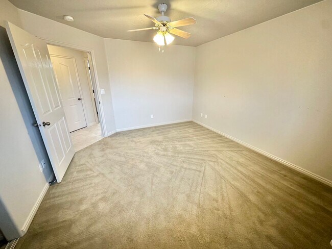 Building Photo - 3 Bedroom Home In Southgate!