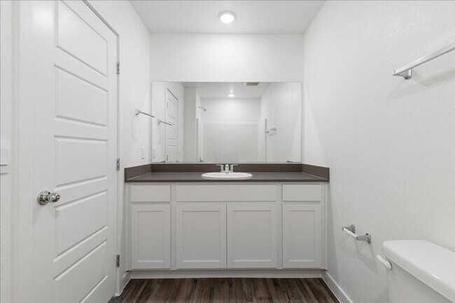 Building Photo - 900 Rosy Starling St
