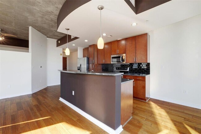 Building Photo - 360 Nueces St