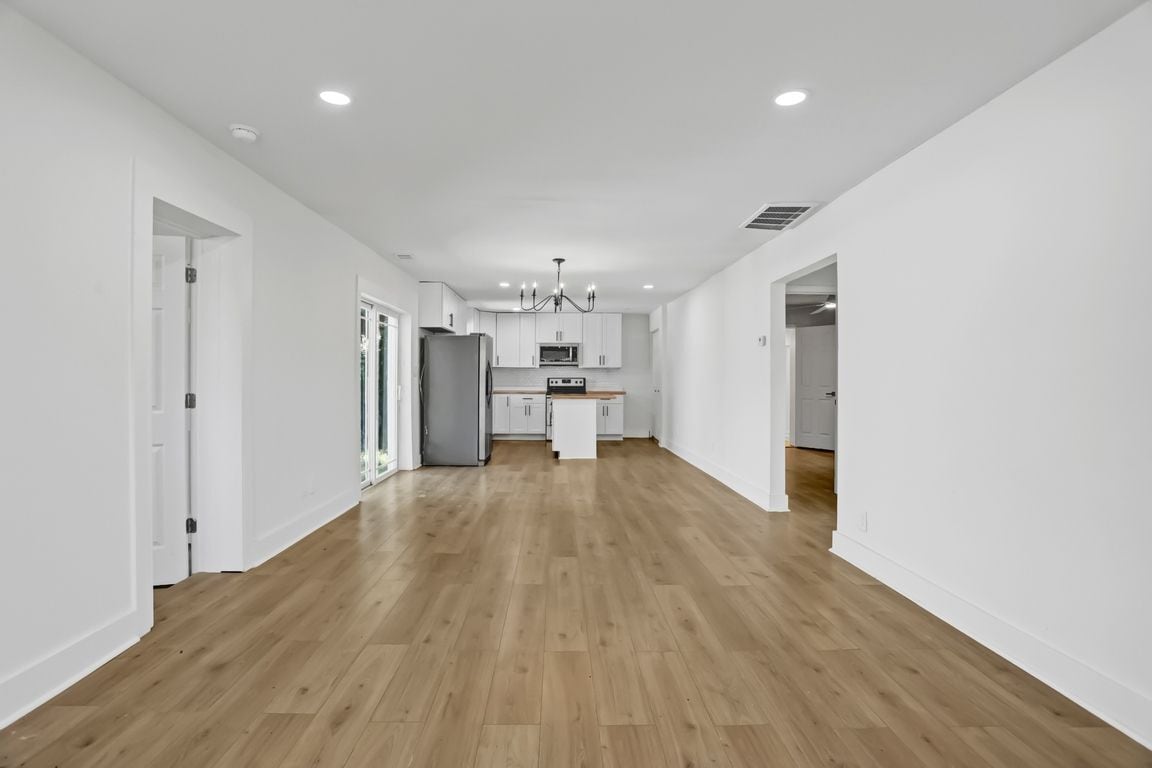 Building Photo - 636 W 48th St