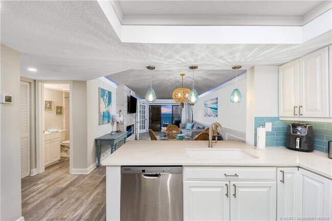 Building Photo - 9400 S Ocean Dr