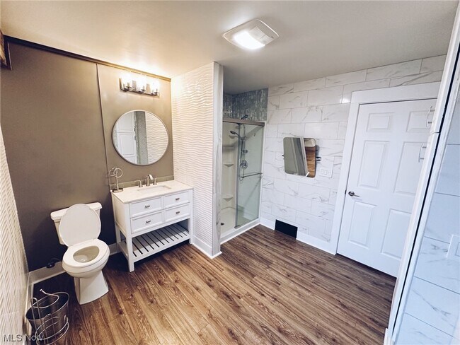 Building Photo - 7281 Meadowlawn Dr