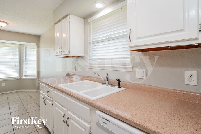 Building Photo - 5304 Tamarack Ct