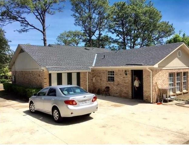 Building Photo - 6225 Parkwood Dr