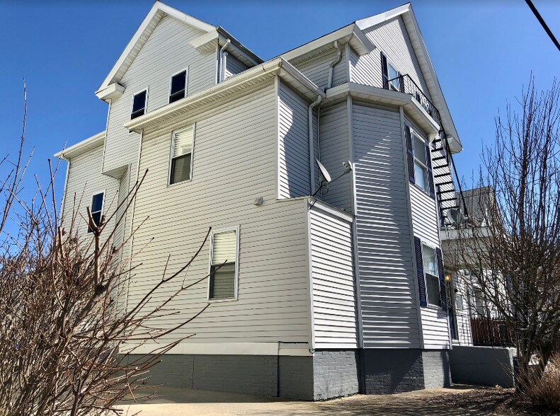 Building Photo - 22 Lawrence St