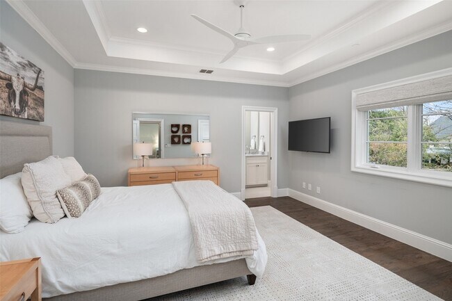 Building Photo - 3537 Villanova St