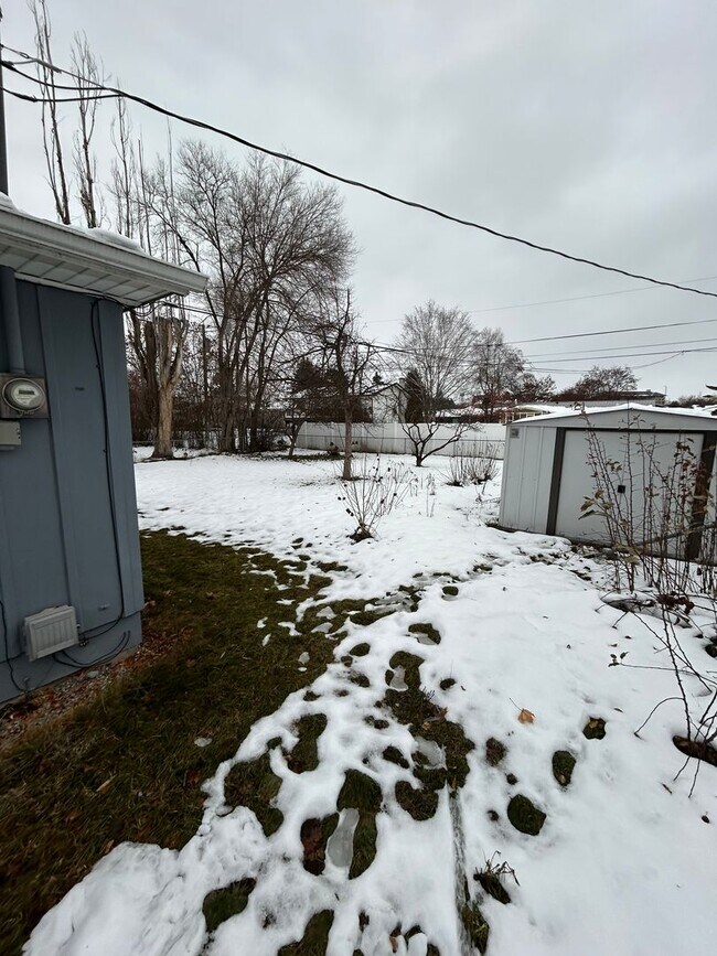 Building Photo - 223 Glenwood Dr